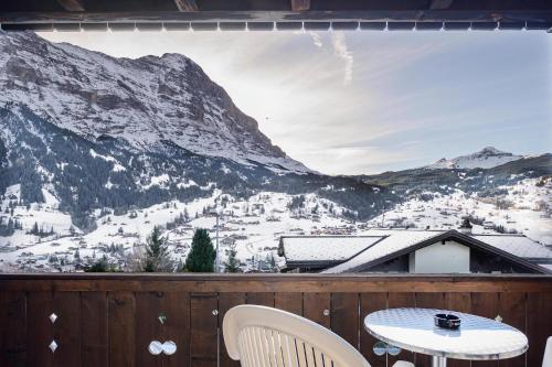 Балкон, Jungfrau Lodge, Swiss Mountain Hotel in Гріндельвальд Балкон, Jungfrau Lodge, Swiss Mountain Hotel in Гріндельвальд