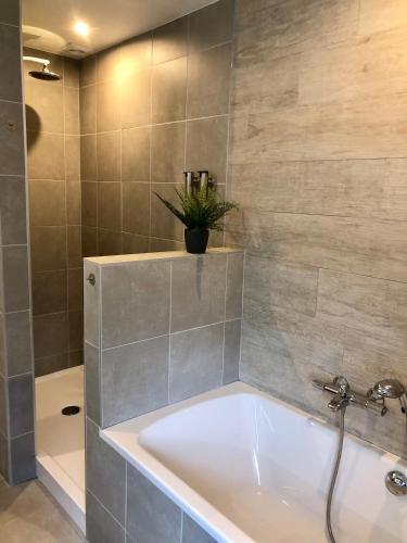 Fürdőszoba, Charta Appartement in Kortenberg Fürdőszoba, Charta Appartement in Kortenberg