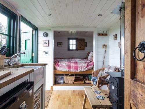 Peat Gate Shepherd's Hut in Greenhead Peat Gate Shepherd's Hut in Greenhead