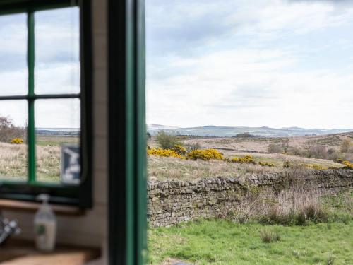 Peat Gate Shepherd's Hut in Greenhead Peat Gate Shepherd's Hut in Greenhead