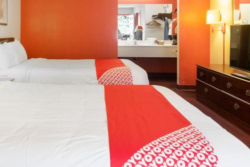 This photo about OYO Hotel Adairsville Hwy 140 shared on HyHotel.com