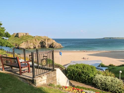 White Thorns in Cartlett White Thorns in Cartlett