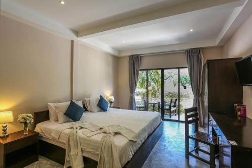 Naiharn Beach Resort in Nai Harn Beach Naiharn Beach Resort in Nai Harn Beach