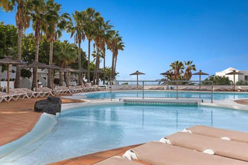 Swimming pool, Hotel THB Flora in Lanzarote Swimming pool, Hotel THB Flora in Lanzarote