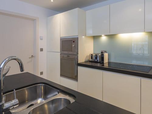 8 The Pottery in Devon 8 The Pottery in Devon