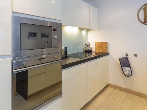 8 The Pottery in Devon 8 The Pottery in Devon