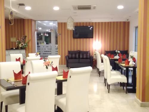 Restaurant, Pioneer Hotel Apartments Muscat in Wadi Kabir Area Restaurant, Pioneer Hotel Apartments Muscat in Wadi Kabir Area