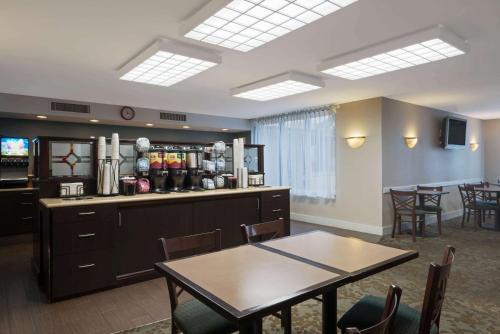 Mat och dryck, Ramada by Wyndham Boston in Boston (MA) Mat och dryck, Ramada by Wyndham Boston in Boston (MA)
