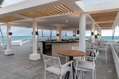 Bar/lounge, Grand Bavaro Princess - All Inclusive in Punta Cana Bar/lounge, Grand Bavaro Princess - All Inclusive in Punta Cana