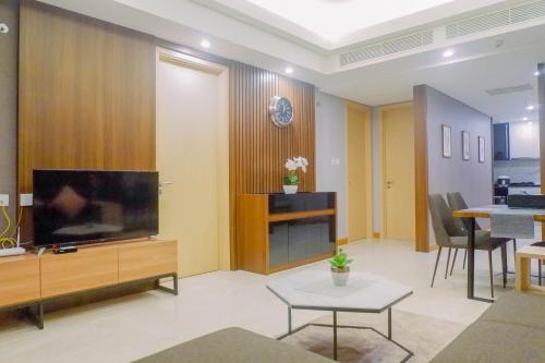 106 négyzetméteres, 2 hálószobás 1 fürdőszobával Sukulilo területén (Luxurious 2BR at One East Residences By Travelio) near Galaxy sétány 106 négyzetméteres, 2 hálószobás 1 fürdőszobával Sukulilo területén (Luxurious 2BR at One East Residences By Travelio) near Galaxy sétány