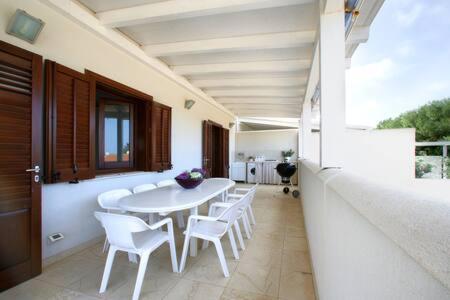 VILLA DELFINI 2-12 Pax in Cala Rossa VILLA DELFINI 2-12 Pax in Cala Rossa