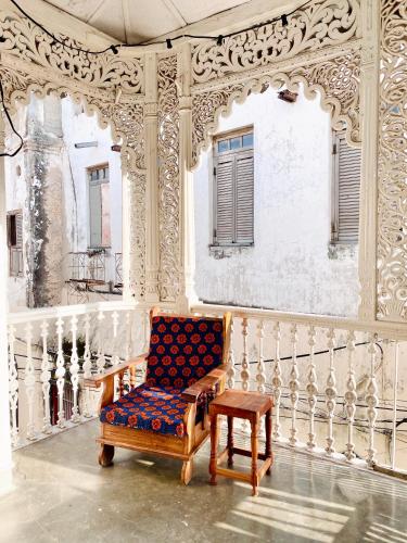 Hotel Balcony House