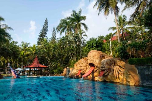สระว่ายน้ำ, ปูริ อัสรี โฮเทล แอนด์ รีสอร์ต มาเกอลัง (Puri Asri Hotel & Resort Magelang) in มาเกรัง สระว่ายน้ำ, ปูริ อัสรี โฮเทล แอนด์ รีสอร์ต มาเกอลัง (Puri Asri Hotel & Resort Magelang) in มาเกรัง