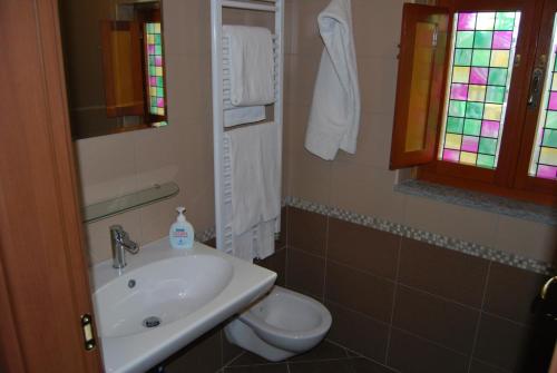 Bathroom, Agriturismo Torre Cristina in Aprilia Bathroom, Agriturismo Torre Cristina in Aprilia
