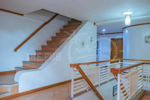 Exterior view, The Pub Hotel in Subic (Zambales) Exterior view, The Pub Hotel in Subic (Zambales)