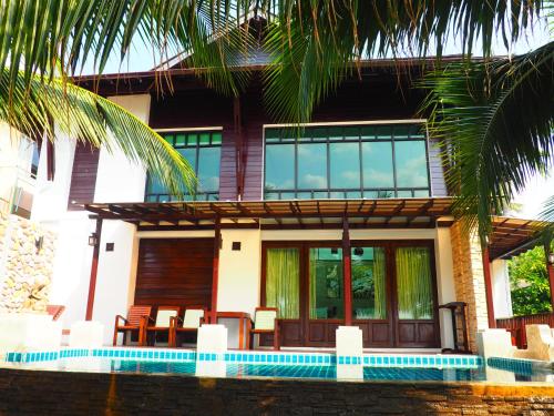 Entrance, Seashell Resort in Ko Tao Entrance, Seashell Resort in Ko Tao