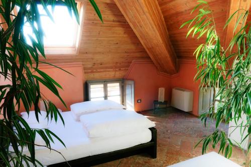 Guestroom, Bellavista Boutique Hotel in Brunate Guestroom, Bellavista Boutique Hotel in Brunate