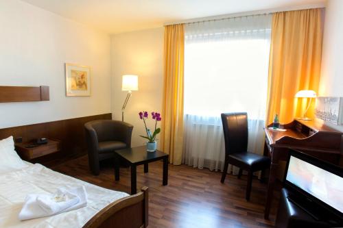 Guestroom, TOP Hotel Post Frankfurt Airport in Frankfurt West Guestroom, TOP Hotel Post Frankfurt Airport in Frankfurt West