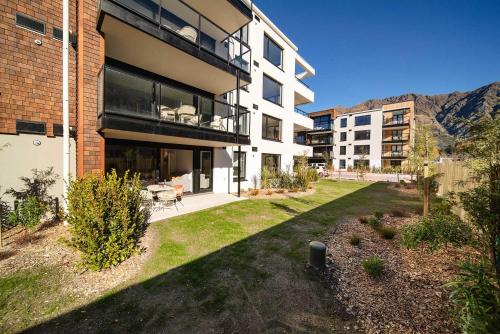 Garden, Mara Apartment @ the base of Coronet Peak in Arthurs Point Garden, Mara Apartment @ the base of Coronet Peak in Arthurs Point
