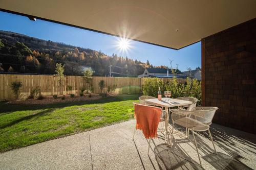 Garden, Mara Apartment @ the base of Coronet Peak in Arthurs Point Garden, Mara Apartment @ the base of Coronet Peak in Arthurs Point
