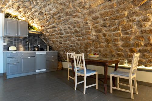 Instalaciones, Loft in the wall in Acre Instalaciones, Loft in the wall in Acre