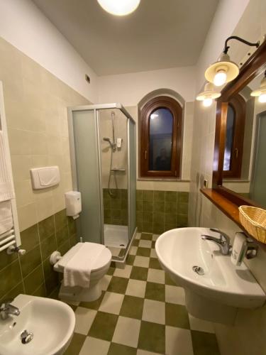 Bathroom, La Cascina per un Sogno in Tornimparte Bathroom, La Cascina per un Sogno in Tornimparte