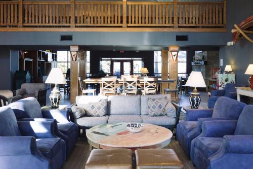 Лобби, Wildwood Lodge & Suites in Клайв (Айова) Лобби, Wildwood Lodge & Suites in Клайв (Айова)