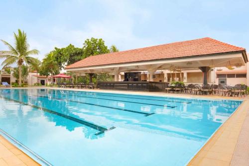 Swimming pool, Ramada Plaza by Wyndham Karachi Airport Hotel in Karachi Swimming pool, Ramada Plaza by Wyndham Karachi Airport Hotel in Karachi