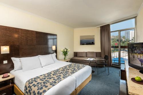 מרפסת, מלון לאונרדו קלאב טבריה הכל כלול (Leonardo Club Hotel Tiberias - All Inclusive) in טבריה מרפסת, מלון לאונרדו קלאב טבריה הכל כלול (Leonardo Club Hotel Tiberias - All Inclusive) in טבריה