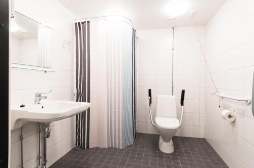 Bathroom, Moi Aikatalo Hostel Helsinki in Helsinki City Center Bathroom, Moi Aikatalo Hostel Helsinki in Helsinki City Center