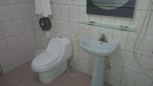 Bathroom, 雲林東勢御花園汽車旅館 in Dongshi Township Bathroom, 雲林東勢御花園汽車旅館 in Dongshi Township
