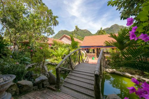 Garden, Lan Homestay in Cat Ba Island Garden, Lan Homestay in Cat Ba Island