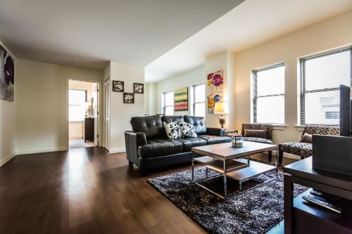 East Chestnut Street Apartment by Stay Alfred
East Chestnut Street Apartment by Stay Alfred