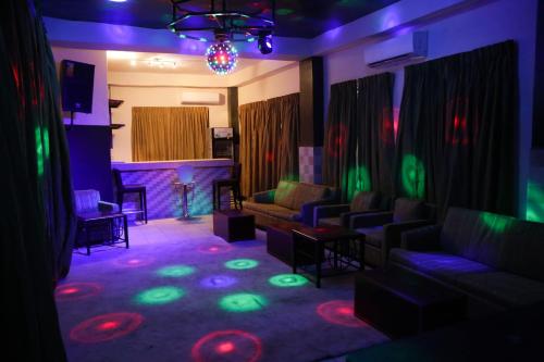 טרקלין, HOTEL MALLIKA COMPANY, SL near שדה התעופה הבינלאומי Lungi International Airport טרקלין, HOTEL MALLIKA COMPANY, SL near שדה התעופה הבינלאומי Lungi International Airport