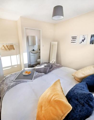 Emerald House - Spacious 3 bed house with ensuite parking gardens and netflix in Leamington Spa Emerald House - Spacious 3 bed house with ensuite parking gardens and netflix in Leamington Spa