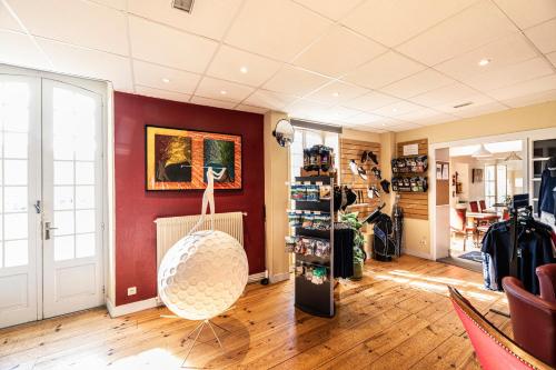Tiendas, Hotel Helios - Golf in Salies-de-Bearn Tiendas, Hotel Helios - Golf in Salies-de-Bearn