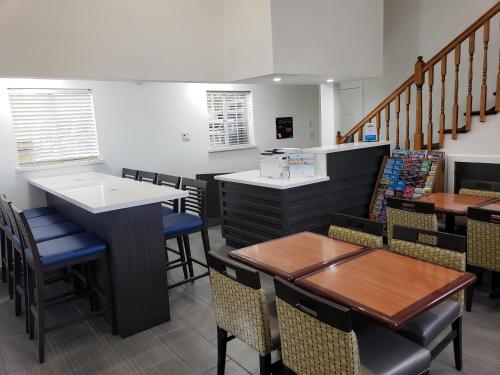 Days Inn by Wyndham Bishop in Bishop (CA) Days Inn by Wyndham Bishop in Bishop (CA)