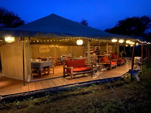 Pub/Lounge, Zawadi Camp in Serengeti Pub/Lounge, Zawadi Camp in Serengeti