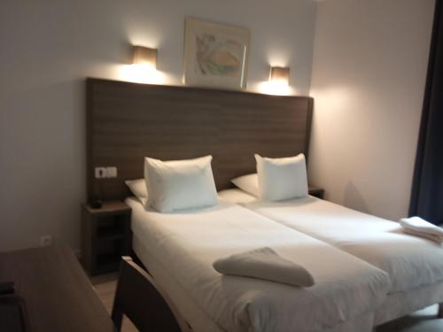Hotel du Globe 18 in 18th - Sacre Coeur - Montmartre Hotel du Globe 18 in 18th - Sacre Coeur - Montmartre