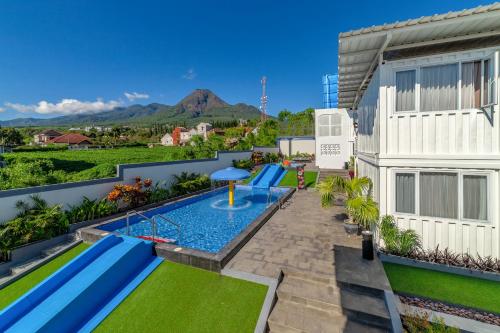 สระว่ายน้ำ, โรงแรมคอนเทนา (Kontena Hotel) in มาลัง สระว่ายน้ำ, โรงแรมคอนเทนา (Kontena Hotel) in มาลัง