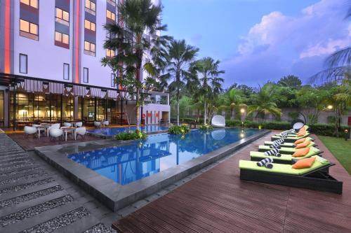 泳池, 普哇加達哈珀阿斯頓酒店 (Harper Purwakarta by ASTON) in 普爾瓦卡達 泳池, 普哇加達哈珀阿斯頓酒店 (Harper Purwakarta by ASTON) in 普爾瓦卡達