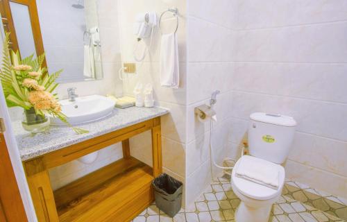 Bathroom, Mandalay Lodge Hotel in Northern Mandalay Bathroom, Mandalay Lodge Hotel in Northern Mandalay