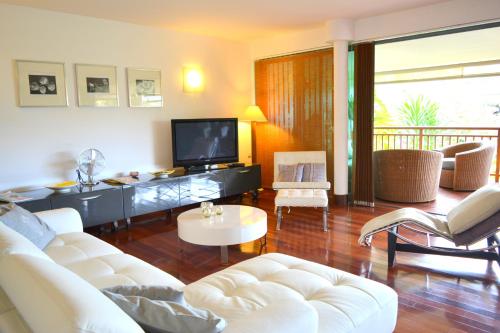 Sunset Beach Carlton- Tahiti - beachfront luxury residence & pool - 4 pers in Mahina Sunset Beach Carlton- Tahiti - beachfront luxury residence & pool - 4 pers in Mahina