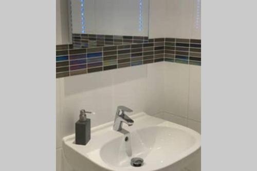 Bathroom, Stunning Barn private hot tub Worcester & Malvern Sleeps 6 in Powick Bathroom, Stunning Barn private hot tub Worcester & Malvern Sleeps 6 in Powick