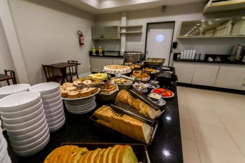 อาหารและเครื่องดื่ม, Hotel Ryan in บอลเนียริโอ คัมบอรี อาหารและเครื่องดื่ม, Hotel Ryan in บอลเนียริโอ คัมบอรี