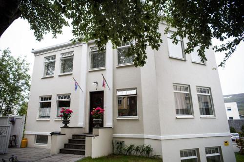 Entrance, Hrafninn Guesthouse-NEW in Akureyri Entrance, Hrafninn Guesthouse-NEW in Akureyri