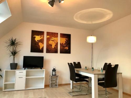 Shared lounge/TV area, Gemutliche 2 Zimmer FeWo Parkplatz WLAN in Breisach am Rhein Shared lounge/TV area, Gemutliche 2 Zimmer FeWo Parkplatz WLAN in Breisach am Rhein