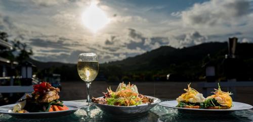 食べ物/飲み物, Dua Dua Beach Resort in ラキラキ 食べ物/飲み物, Dua Dua Beach Resort in ラキラキ