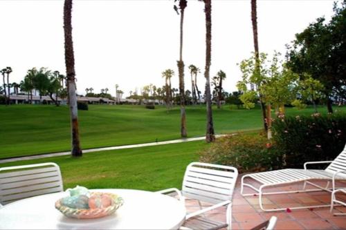 Palm Valley CC Platinum Member 1697 Sq Ft Golf Cart