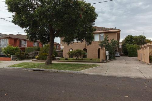 Heart of Ormond Apartment by Ready Set Host in Caulfield Heart of Ormond Apartment by Ready Set Host in Caulfield